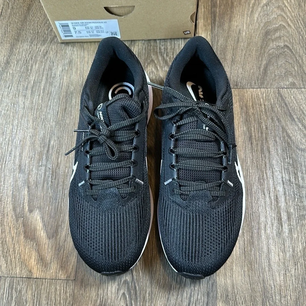 NWT Women Nike Air Zoom Pegasus Sneakers